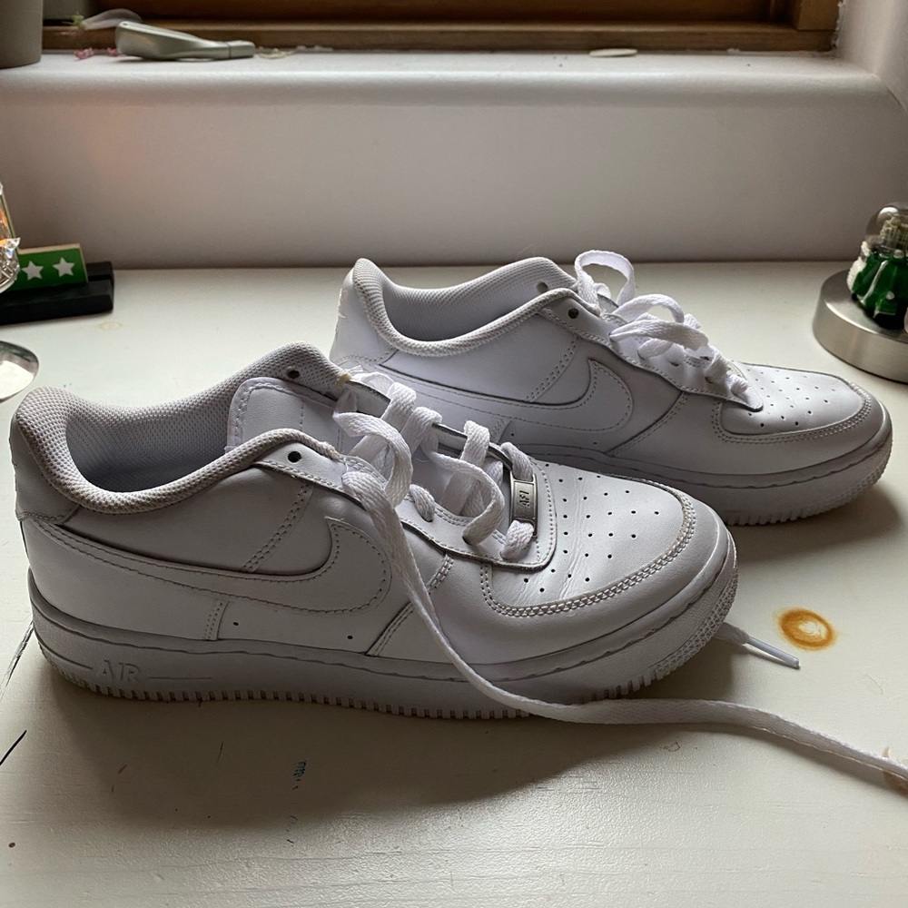 Nike Air Force 1 white sneakers 6.5 kids
